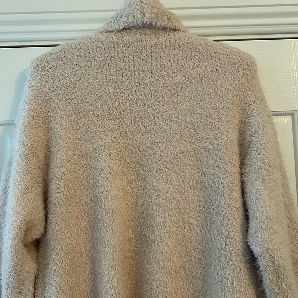 Super Soft, Comfortable Sweater - image 6